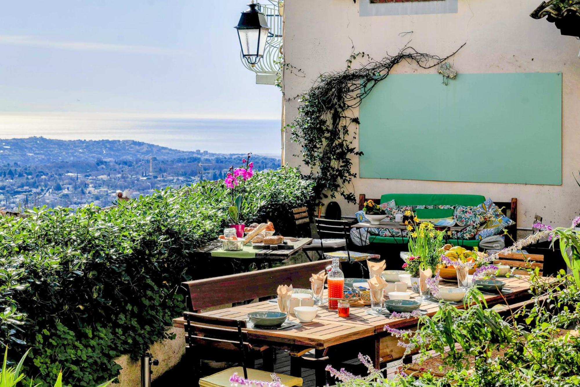 The Frogs' House - Yoga Retreat Bed & Breakfast Saint-Jeannet  Екстериор снимка
